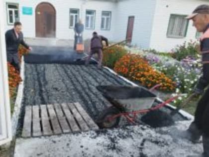 На территории воскресной школы благоустроили пешеходную зону
