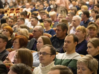 Временно исполняющий полномочия главы города Кургана Антон Науменко поздравил работников энергетической отрасли с наступающим праздником
