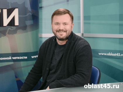 Курганский сценарист публично передал «кинокорону» Чебурашке