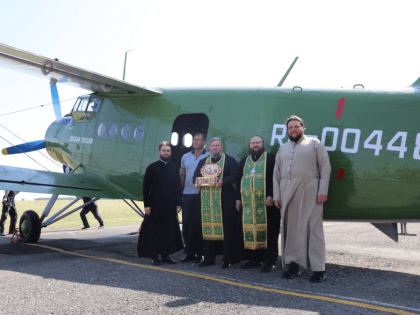 Над Курганом совершили воздушный крестный ход с мощами Георгия Победоносца