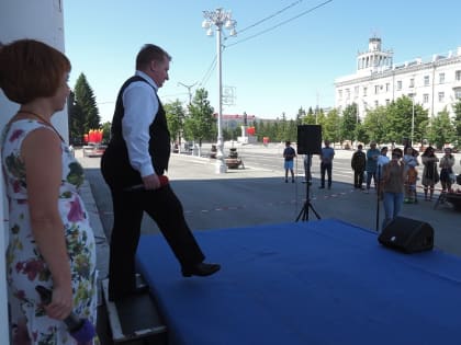 Зауральцев приглашают в театр и на выставку