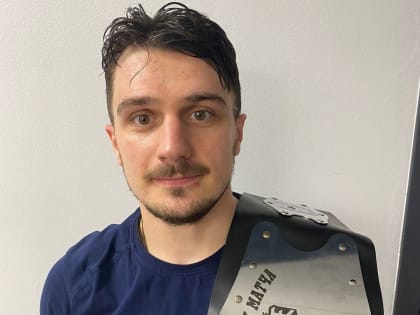 Пояс лучшего игрока в матче с «АКМ» вручили Виктору Пластинину