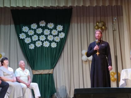 В Зауралье священник поздравил семейные пары с Днём семьи, любви и верности