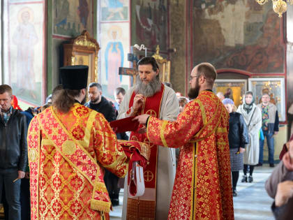 Митрополит Даниил в неделю Фомину совершил Литургию  в кафедральном соборе Кургана
