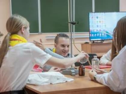 «Юные Менделеевы» участвуют в региональном этапе Уральского химического турнира в Кургане
