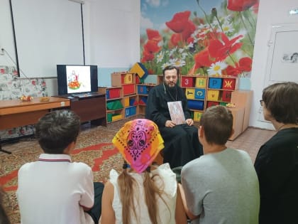 Священник рассказал детям из Лебяжья о смысловом значении Яблочного Спаса