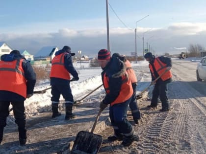 На улицах Кургана продолжают работать дорожники