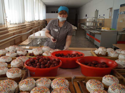 В пасхальные дни в исправительных учреждениях Курганской области прошли праздничные богослужения