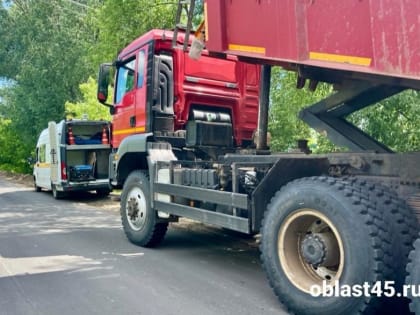 В Кургане большегрузы разрушают новую дорогу