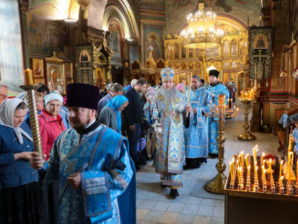 В кафедральном соборе города Кургана встретили праздник Успения Пресвятой Богородицы
