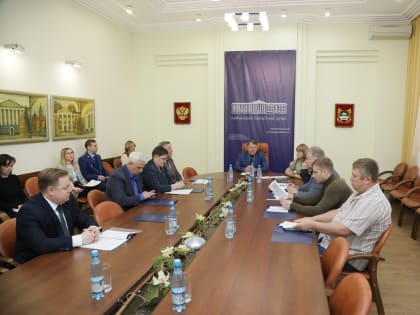 Принято участие в заседаниях профильных комитетов Курганской 
областной Думы.