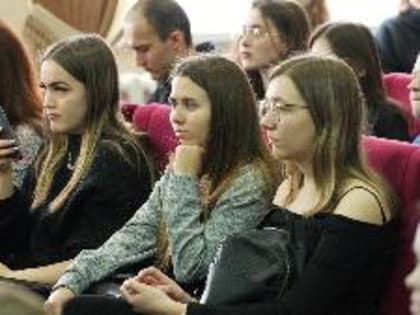 В Курганской области студентки колледжей и техникумов, ставшие мамами, смогут перевестись на бесплатное обучение