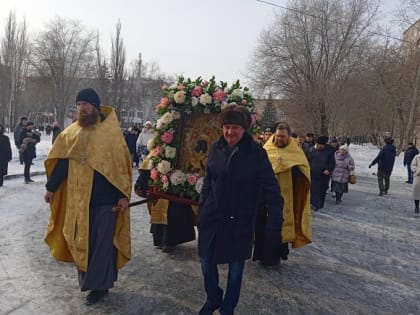 К крестному ходу Феодоровской иконы присоединились тысячи курганцев