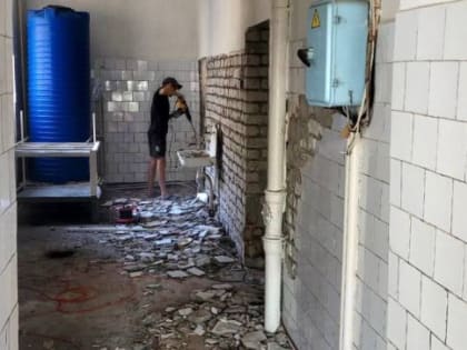 В Краснодоне приступили к ремонту школьного пищеблока