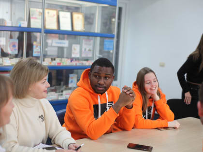 Студенты из разных регионов России продолжают стажировки на «Синтезе» в Кургане