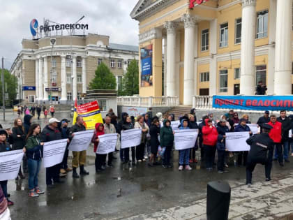 Курганские справедливороссы приняли участие в митинге в защиту прав детей диабетиков