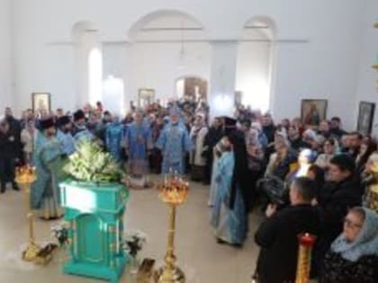 В храме Свято-Казанского Чимеевского мужского монастыря совершили первую архиерейскую Божественную литургию