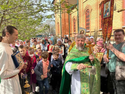 В Кургане воспитанники епархиальной воскресной школы в Вербное воскресение побывали в храме великомученника и целителя Пантелеимона