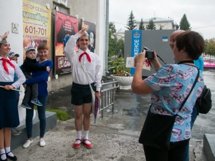 Актеры драмтеатра вернули курганцев во времена Советского Союза