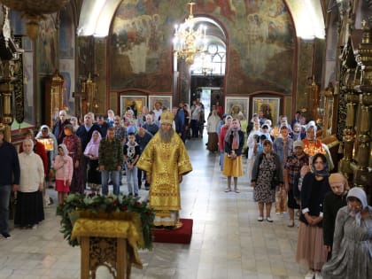 Митрополит Даниил совершил раннюю Литургию в кафедральном соборе Кургана