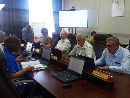 Кандидатам в губернаторы Курганской области вручили удостоверения