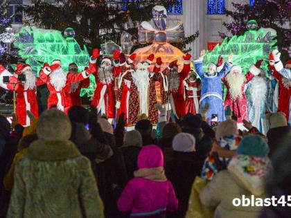 Как в Кургане Деды Морозы флешмоб устроили