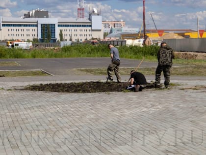 Продолжается благоустройство парка в 4-м микрорайоне Заозерного