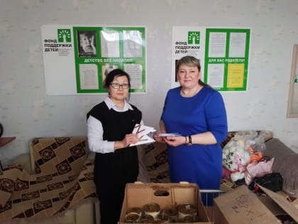 Блиндажные свечи и письма солдатам были переданы курганскому региональному отделению в рамках проекта "СВОИХ НЕ БРОСАЕМ"