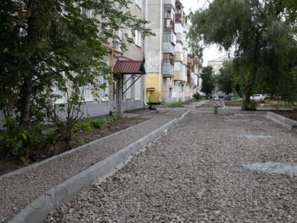 В Кургане продолжаются работы по ремонту дворовых территорий