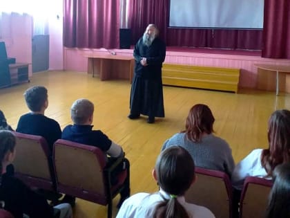 18 января 2023 г. – беседу, посвящённую празднику Рождества Христова, провёл для учащихся средней общеобразовательной школы № 3 г. Далматово насельник Далматовской обители монах Ав