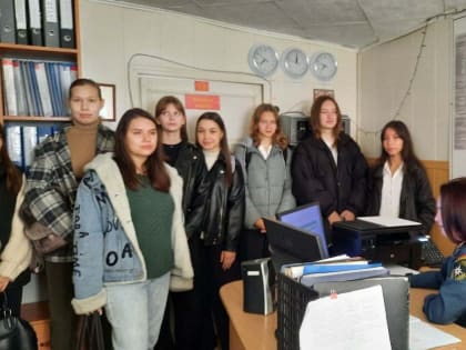 Зауральские сотрудники МЧС помогают старшеклассникам определиться с будущей профессией