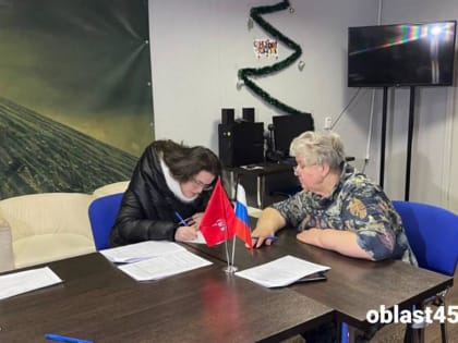 В Кургане собирают подписи в поддержку кандидатов в президенты РФ