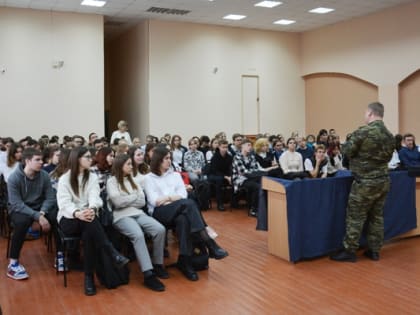 Сотрудники ОСН «Мираж» УФСИН России по Курганской области рассказали школьникам о службе