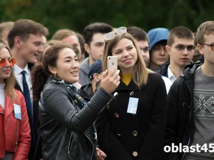 В КГУ прошла торжественная линейка, посвященная Дню знаний