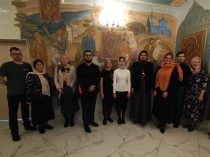 В Свято-Троицком соборе города Кургана члены клуба православных женщин дискутировали о выборе профессии выпускниками