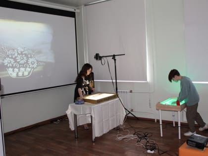 В курганской библиотеке запустили проект «[НЕ]рядом (творческие мастерские)»