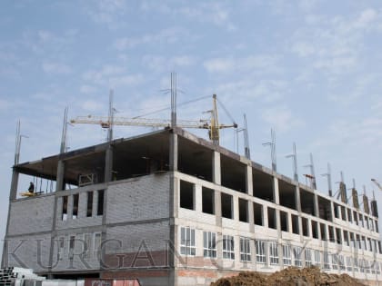 Глава города Кургана Елена Ситникова проверила ход строительства новой школы в Заозёрном