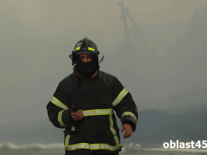 Курганские огнеборцы локализовали пожар в многоэтажке