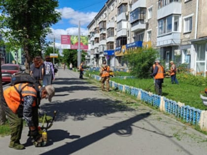 Улично-дорожную сеть города круглосуточно приводят в порядок дорожные службы