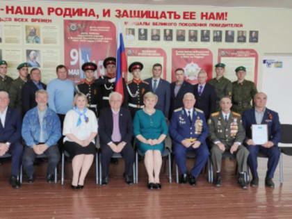 «История викториальных дат России». В гимназии № 27 открыли широкоформатное информативное панно