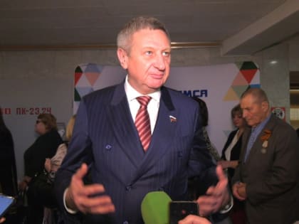 Сенатор Муратов предложил ограничить действие закона "О госзакупках"
