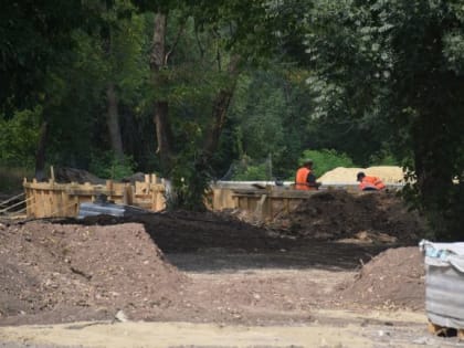 В центральном парке Краснодона началось благоустройство