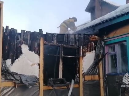 В Кургане загорелся пятиквартирный дом
