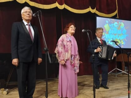 Педагоги принимают поздравления с Днем учителя