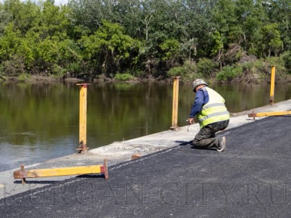 На Мало-Чаусовском мосту приступили к монтажу ограждения