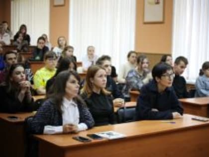 Курганские педагоги сели за парты, чтобы написать диктант