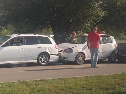 В Кургане водитель Лады создал «квартет» из машин