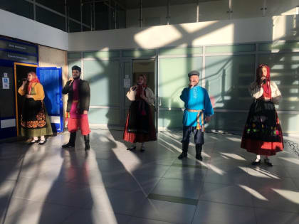 Ансамбль «Цветень» проводил курганцев в Санкт-Петербург
