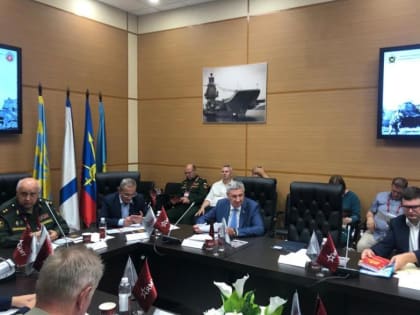 Сергей Муратов: «Там вновь ползут танки с крестами на броне, но они так же горят»