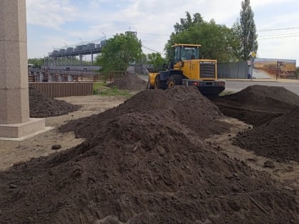 В Кургане всем миром благоустраивают территорию возле Свято-Троицкого собора